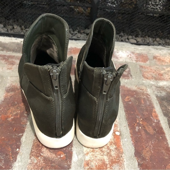Steve Madden Winnie sneaker bootie in green camouflage. Size 8.5, runs large. - Picture 4 of 11